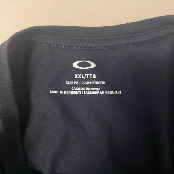 Black Oakley with white graphic “Oakley” print, slim fit T-shirt - Picture 3 of 4